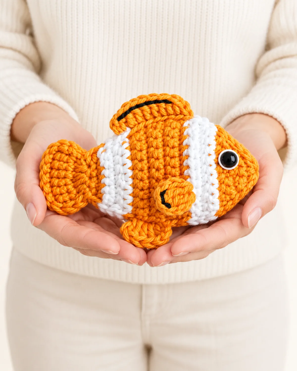 Clownfish, front three-quarter view in use